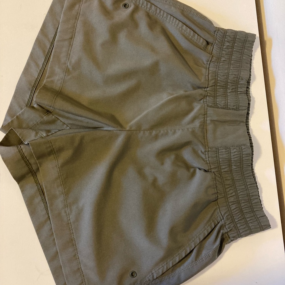 High waisted shorts. Green. Size Small. Old Navy.